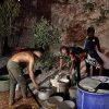 Babinsa Koramil 06/Batuwarno Bersama KRI Salurkan 3.000 Liter Air Bersih untuk Warga Ronggojati