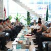 Perkuat Sinergi dengan Ulama, Kapolri Silaturahmi dengan Rais Aam PBNU di Surabaya
