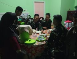 Suasana Hangat Anggota Satgas TMMD 130 Kodim 1416/Muna Bersama Orang Tua Asuh di Saat Makan Bersama