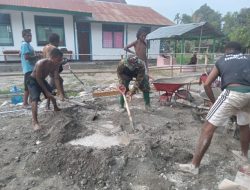 Usai Ibadah, Satgas TMMD dan Masyarakat Kembali Bergotong Royong Membangun Jalan di Kampung Yamboi
