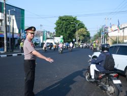 Jaga Kelancaran Arus, AKBP Ramadhan Nasution Turun Langsung Atur Lalin di Gresik