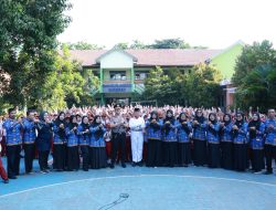 Polisi Bersama Masyarakat, Kapolres Gresik Jadi Sahabat Anak di UPT SDN 6