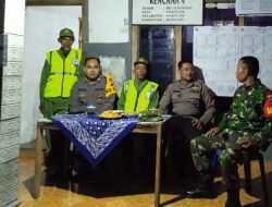 Pastikan Wilayahnya Aman, Babinsa Puhpelem Patroli Malam Sambangi Warga