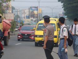Tak Hanya Personel, Kapolresta Sorong Kota Turun Langsung Atur Lalu Lintas