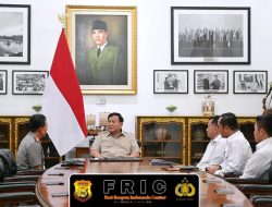 Presiden Prabowo Subianto menerima Wakil Menteri PANRB dan Wakapolri