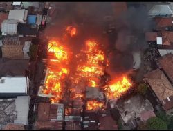 Kebakaran Hebat Hanguskan 10 Rumah Warga Lr.Sadar 08 Ulu