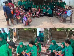 Persit KCK Cabang XVII Kodim Mansel Bercengkerama Bersama Anak-Anak Kampung Yamboi, Tebarkan Keceriaan dalam TMMD ke-130