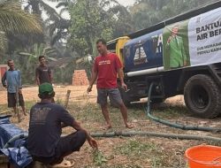 Kemarau dan Karhutla Di Jambi Bikin Air Bersih Sulit, Gus Muhaimin Salurkan Bantuan untuk Warga Muaro
