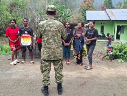 Wadansatgas TMMD Ke-130 Kodim 1808/Mansel Sosialisasikan Rekrutmen Bintara dan Tamtama TNI AD Kepada Generasi Muda Kampung Yamboi