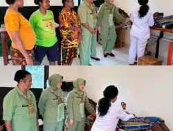 TMMD ke 130 Kodim 1808/Mansel bersama persit dan Puskesmas Nuhuwei berikan pelayanan gratis bagi warga kampung Yamboi
