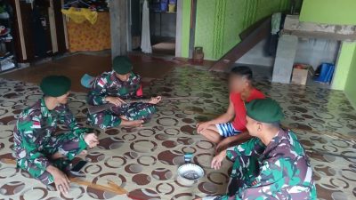 Gencarkan Komsos dan Edukasi Hukum, Satgas Pamtas Yonarmed 13/Nanggala Terima Penyerahan Sukarela 1 Pucuk Senjata Api Rakitan dari Warga Perbatasan