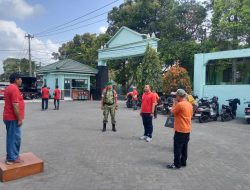 Babinsa Kawal Kesiapan Petugas Upacara Sumpah Pemuda di Kapanewon Mlati