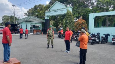 Babinsa Kawal Kesiapan Petugas Upacara Sumpah Pemuda di Kapanewon Mlati