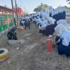Peduli Kebersihan, Satgas TMMD 130 Kodim 1416/Muna Bersama Siswa-siswi SMP 1 Kabawo Kerja Bakti Pembersihan Kiri Kanan Jalan