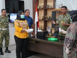 Berikan Teladan Nyata, Danrem 031/WB Bersama Anggota Jalani Tes Urine untuk Perangi Narkoba