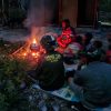 Hangatnya Api Unggun, Hangat pula Persaudaraan Satgas TMMD ke 130 Kodim Mansel dengan Warga Kampung Yamboi