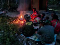 Hangatnya Api Unggun, Hangat pula Persaudaraan Satgas TMMD ke 130 Kodim Mansel dengan Warga Kampung Yamboi