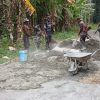 Semangat Gotong Royong Warga dan Satgas TMMD Ke-130 Sukseskan Sasaran Fisik