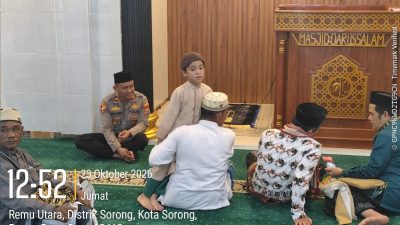 Jumat Keliling di Kampung Pisang, Polresta Sorong Kota Ajak Warga Cegah Hoaks dan Tindak Lanjuti Keluhan Penjualan Miras Lokal
