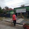Sentuhan Hangat Anggota TUUD Kodim 0732/Sleman dalam Menjaga Asri dan Nyamannya Lingkungan Markas