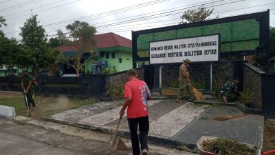 Sentuhan Hangat Anggota TUUD Kodim 0732/Sleman dalam Menjaga Asri dan Nyamannya Lingkungan Markas