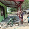 Satgas TMMD Ke-130 Kodim 1808/Mansel Bersama Masyarakat Kerjakan Pengecoran Lantai Teras RTLH