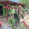 Satu Per Satu Lisplang Baru Terpasang, Rumah Warga Yamboi Kini Semakin Rapi dan Asri