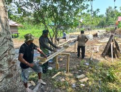 Satgas TMMD Ke-130 Terus Bergerak, Tim Pembersian Rangkai Besi Jembatan Demi Akses Warga
