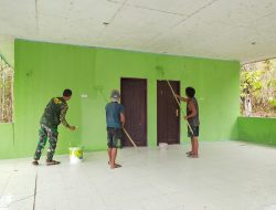 Jadi Sarana Komunikasi Dengan Masyarakat, Satgas TMMD Ke-130 Perbaiki Balai Kampung Yamboi