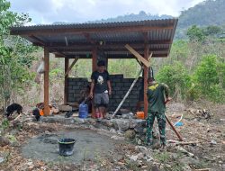 Hari Ke-15, Satgas TMMD Ke-130 Terus Kebut Pembangunan MCK Keempat Di Kampung Yamboi