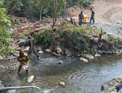 Warga Antusias Bersihkan Sungai Yamboi, Sumber Air Bersih Bagi Masyarakat