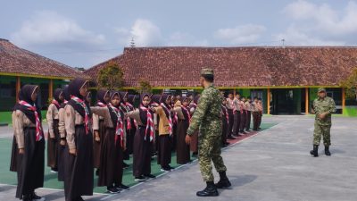 Menempa Jiwa Kepemimpinan, Koramil 11 Manyaran Latih Puluhan Siswa MTs
