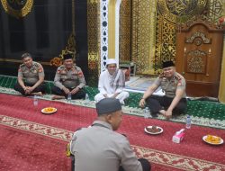Pererat Tali Silaturahmi Melalui Subuh Keliling, Kapolres Toraja Utara Kunjungi Masjid Al Muttaqin