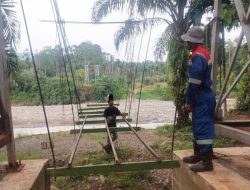 Dari Tali Seling hingga Besi Lantai, Jembatan Krueng Mbang Kini Capai 60 Persen