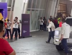 Prabowo Subianto Tiba di GBK Naik Maung, Disambut Erick Thohir