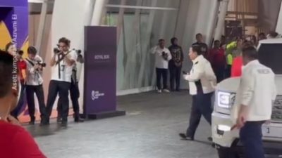Prabowo Subianto Tiba di GBK Naik Maung, Disambut Erick Thohir