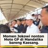 Dulu di Kursi VIP, Kini Jokowi Asyik Nonton MotoGP Mandalika Bersama Warga di Tribun Penonton