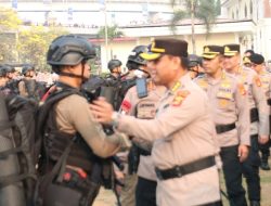 Lepas 75 Personel Brimob, Polda Sumsel Dukung Operasi Amole II-2026 di Papua Tengah 2. Irwasda Polda Sumsel Pimpin