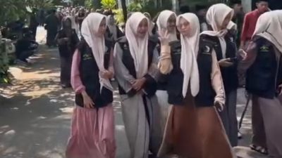 Rombongan Santri Asal Palembang Kunjungi Kediaman Presiden ke-7 RI Jokowi untuk Sowan