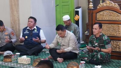 Pangdam II/Swj Dampingi Menko Polkam Serahkan Bantuan 100 Paket Sembako untuk Anak Yatim di Palembang