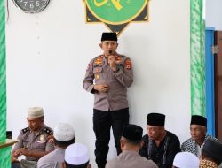 Kapolres Buru Gelar Jumat Keliling di Masjid An-Nur Jikumerasa, Ajak Masyarakat Jaga Kamtibmas dan Manfaatkan Layanan 110