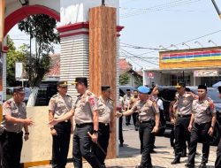 Sambutan Hangat Jajaran dan Warga Warnai Kunjungan Kerja Kapolri ke Polres Jombang