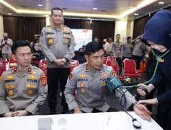 Polisi Bersama Masyarakat, Kapolda, Wakapolda, dan PJU Polda Sumsel Donor Darah Bersama 42 Jurnalis