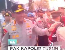 Tinjau Langsung Pengamanan Unjuk Rasa, Kapolri Turun ke Lapangan Semangati Anggota